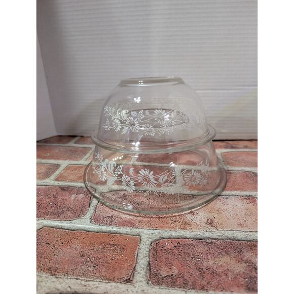 Vintage PYREX Colonial Mist Mixing Bowl Set Of 2 Floral Daisy Design Nesting VTG - Picture 2 of 4